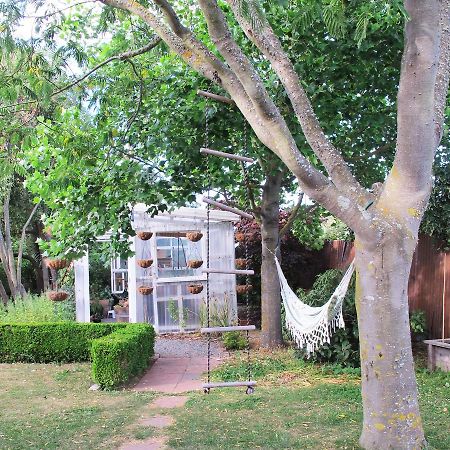 The Old Vicarage Studio Bed & Breakfast Amberley Exterior photo